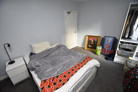 3 bedroom flat to rent - Photo 3