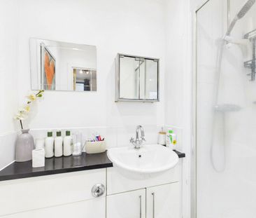 2 bedroom Flat in Providence Place, Berkshire - Photo 6
