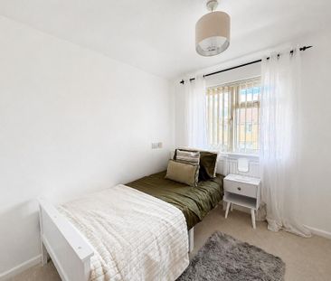 3 bedroom semi-detached house to rent - Photo 3