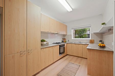 Sundrenched Three Bedroom Villa - Photo 2