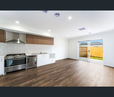 47 Rice Flower Crescent, Strathtulloh, Vic 3338 - Photo 3