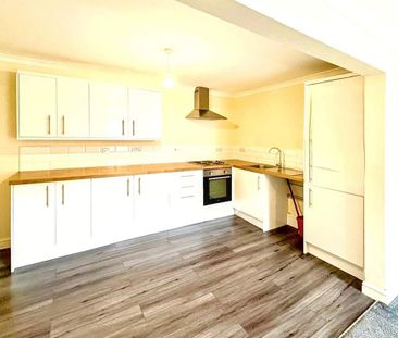 3 bedroom end of terrace house to rent - Photo 3