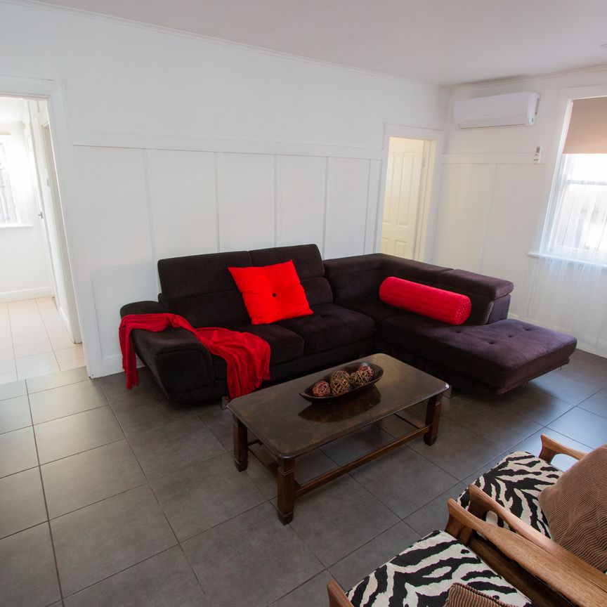 AMAZING FIVE BEDROOM HOUSE - Photo 1