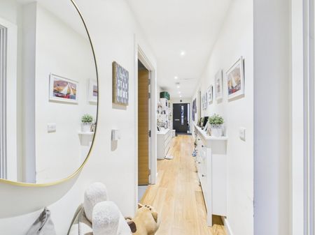 The Courtyard, High Street, Staines-Upon-Thames,TW18 - Photo 4