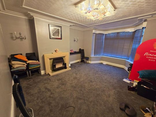 4 bedroom semi-detached house to rent - Photo 1