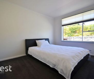 Delightful Family Home in Heart of Mornington - Photo 1