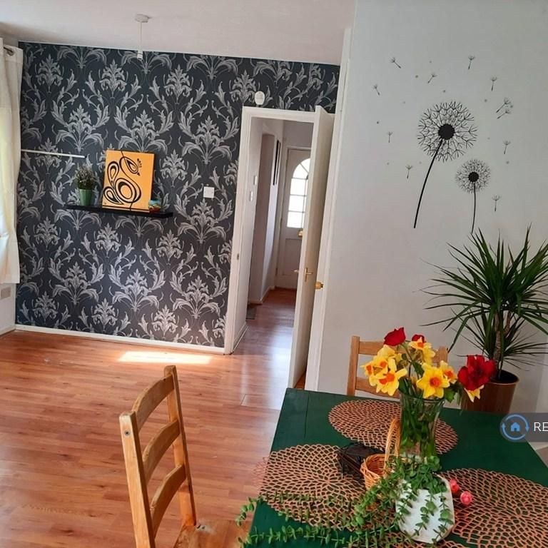 2 bedroom end of terrace house to rent - Photo 1