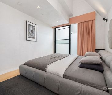 Oversized Luxury Apartment In Fitzroy North - Photo 3