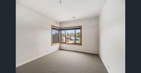 Stylish and Inviting Home in Prime Wendouree Location - Photo 3