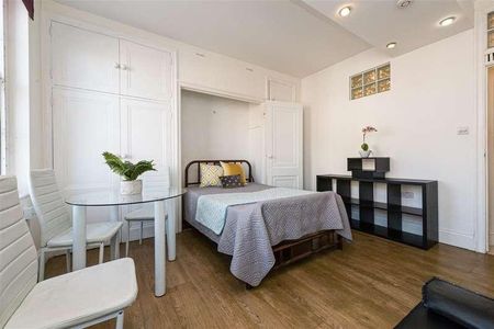 Queens Court, Queensway, London, W2 - Photo 4