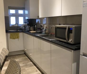 1 bedroom in a house share to rent - Photo 3