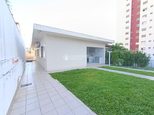 Casa com 3 quartos e 230m² para alugar em Centro, Florianópolis. - Photo 1