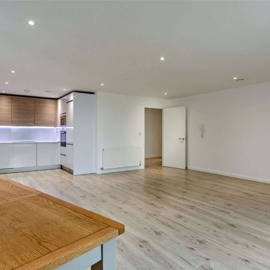 Two bedroom apartment with parking close to train station - Photo 1