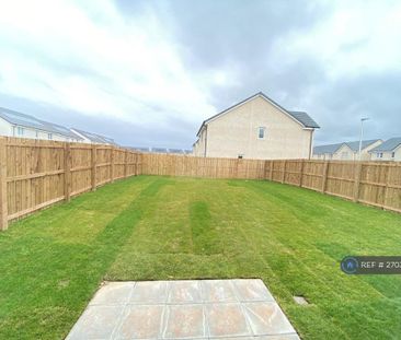 4 bedroom detached house to rent - Photo 2