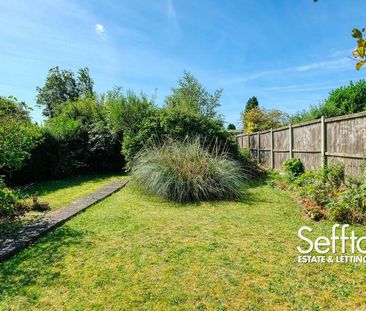 3 bedroom semi-detached bungalow to rent - Photo 1