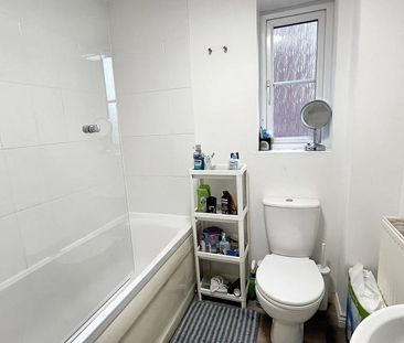 4 bedroom semi-detached house to rent - Photo 3