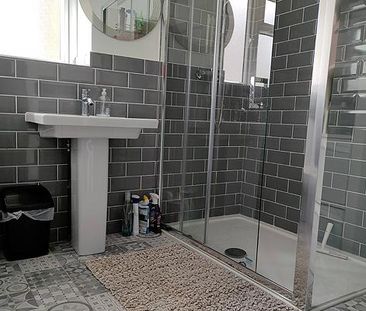 3 bedroom flat to rent - Photo 6