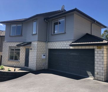 Check out this great three bedroom townhouse! - Photo 4