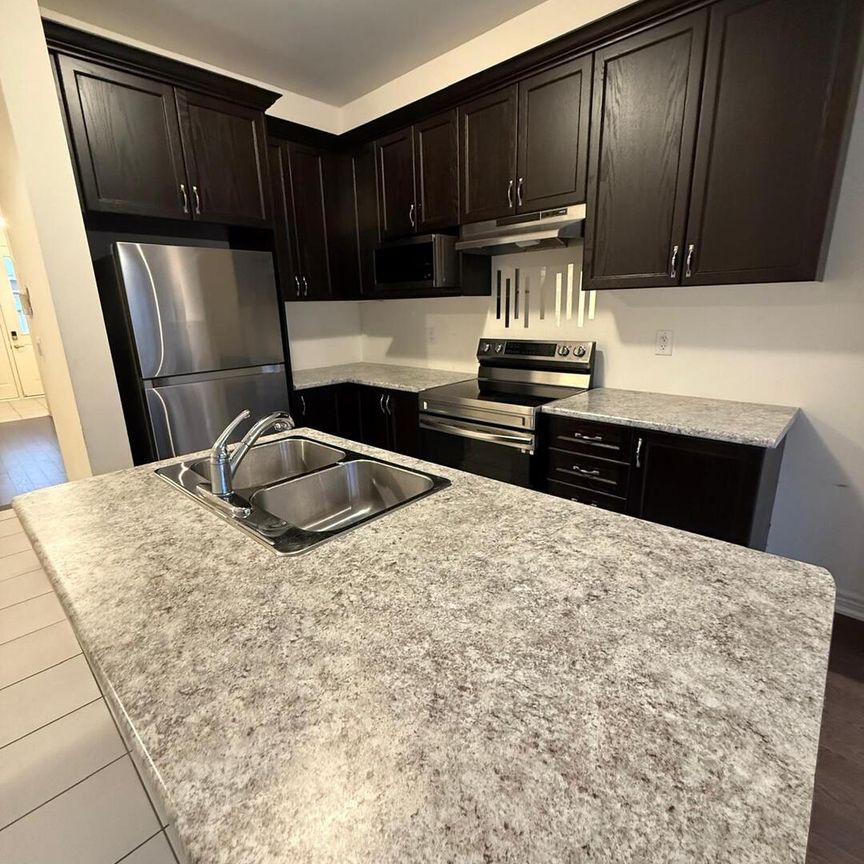 33 Benhurst Cres, Brampton, ON L7A 5A2 - Photo 1