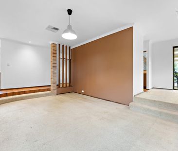 Spacious Family Home in Prime Leeming Location - Photo 2