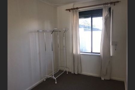 Two bedroom unit in quiet location - Photo 2