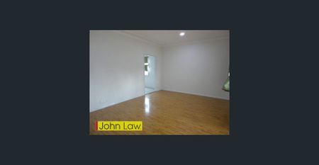 Beautiful Space Home, 700 meter to Cabramatta Station & 3 bedroom with Split Air Condition - Photo 2