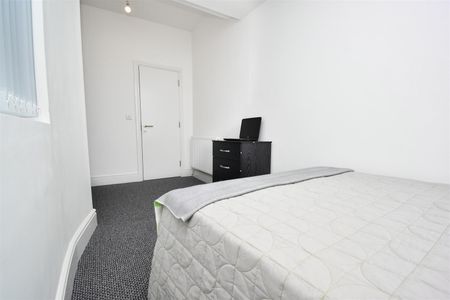 1 bed house share to rent in Towneley Street, Burnley, BB10 - Photo 5