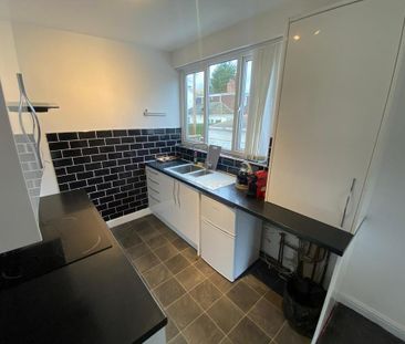 4 bedroom semi-detached bungalow to rent - Photo 4