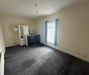 52 Milfort Avenue, Belfast, BT17 9BJ - Photo 2