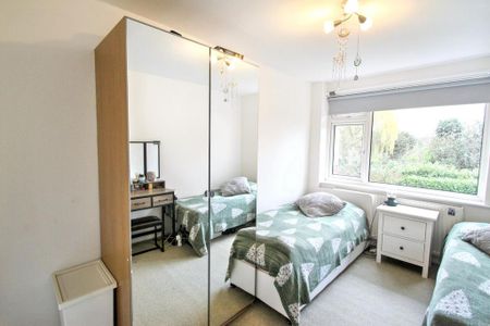 3 bedroom semi-detached house to rent - Photo 5