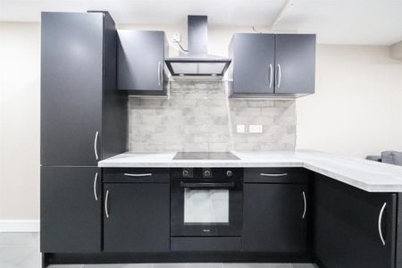 1 bedroom in a house share to rent - Photo 3