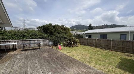 3 bedroom property - Photo 3