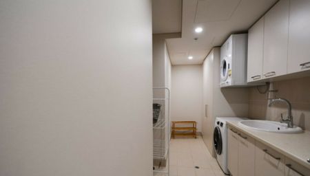 MODERN LIVING IN A CONVENIENT MANDURAH LOCATION - Photo 3