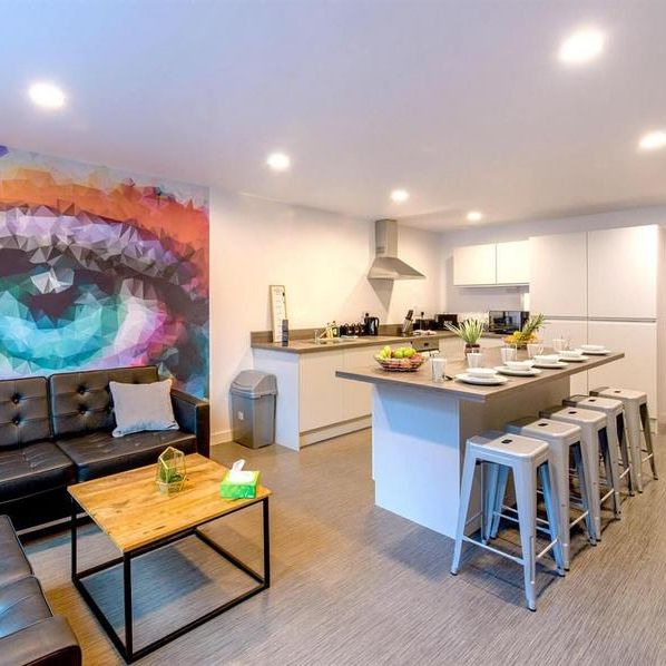 1 bedroom in a flat share to rent - Photo 1