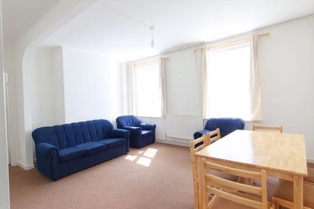 3 bedroom flat to rent - Photo 2