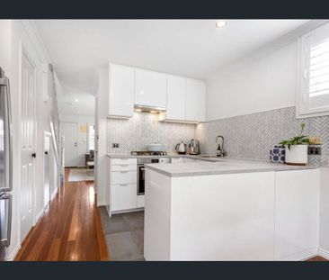 Low-Maintenance, Light-Filled Townhouse in the Heart of Richmond - Photo 6