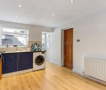 3 bedroom end of terrace house to rent - Photo 3