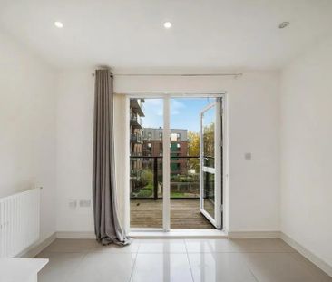 2 bedroom flat to rent - Photo 2