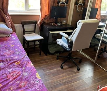 Room in a Shared House, May Gardens, HA0 - Photo 5