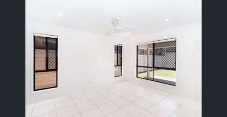 4 Bedroom Family Home located in Springfield Rise - Available January 2026! - Photo 4