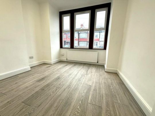 4 bedroom terraced house to rent - Photo 1