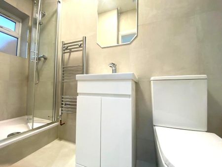 4 bedroom terraced house to rent - Photo 5