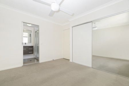 Contemporary, Two-Bedroom Unit - Amazing Location! - Photo 2