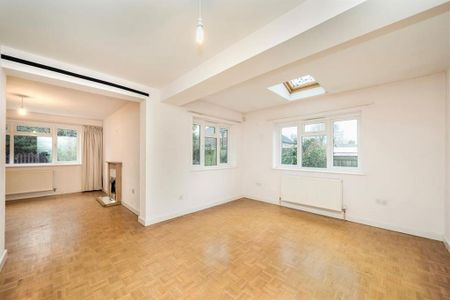 4 bedroom detached house to rent - Photo 2