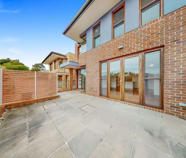 2/6-8 Carrington Street, Balwyn North VIC 3104 - Townhouse For Rent... - Photo 3