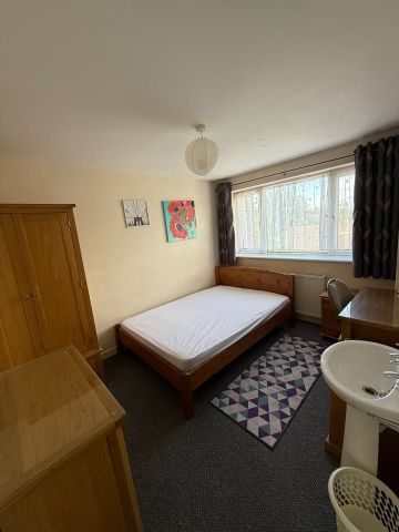 6 Bed End Terrace, Nesbitt Road, BN2 - Photo 5