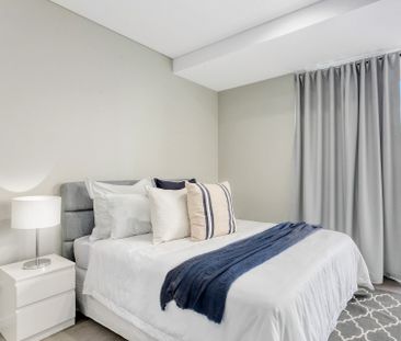 Contemporary Elegance - Photo 2