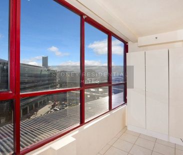 Spacious Two Bedroom Apartment In Prime Location - Photo 1