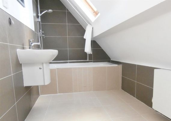 Knighton Drive, Leicester - Photo 1