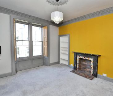 3 bedroom flat to rent - Photo 3